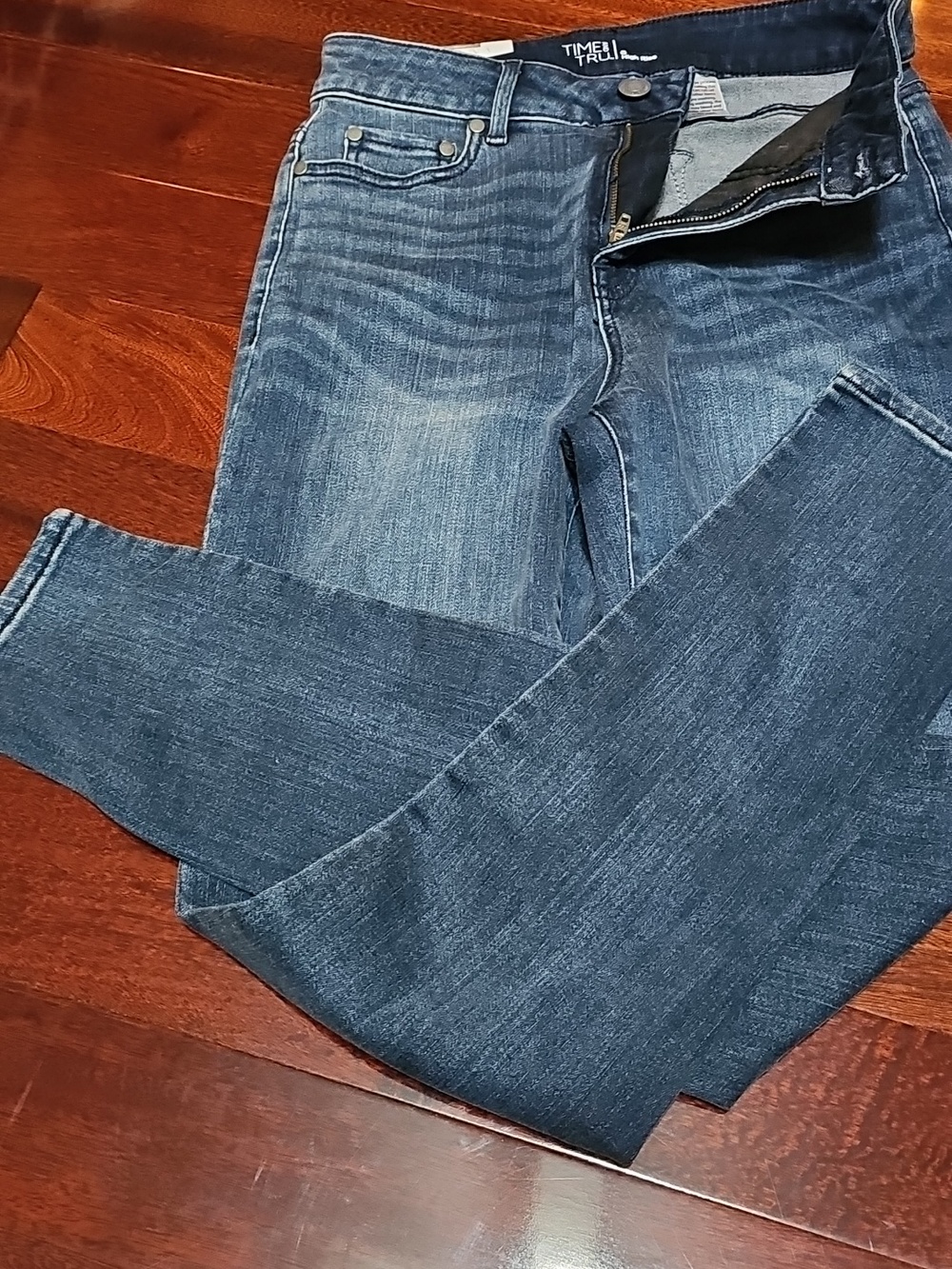 Time and Tru WomensSkinny Jeans in Faded Blue Wash - Picture 5 of 5